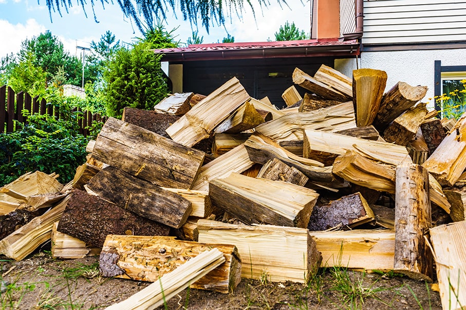 Pile de bois de chauffage
